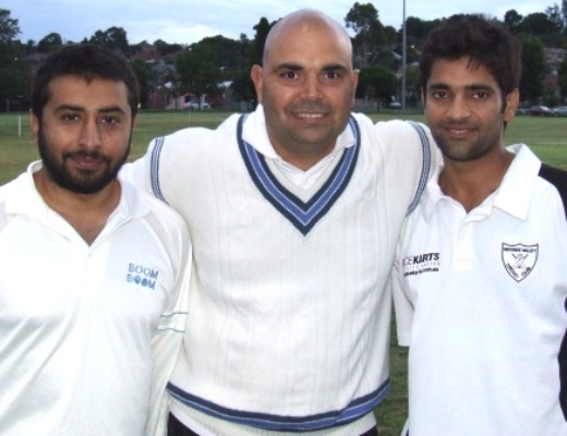 Amit Chaudhary (centre) welcomes our international players from Pakistan, Ihtisham Uddin (left) and Nasir Ahmed. Amit worked tirelessly to get them to Moonee Valley.